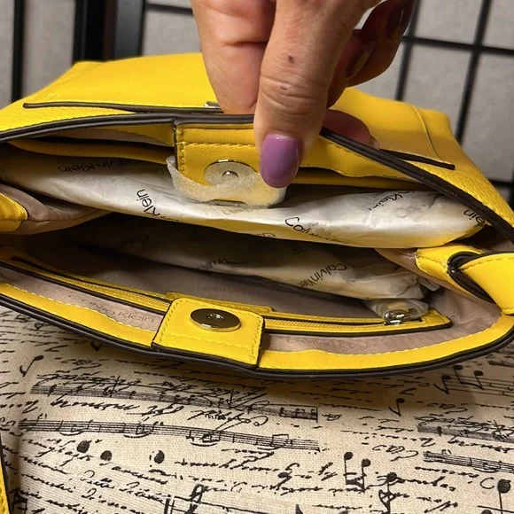 NWT! CALVIN KLEIN Bag - Picture 3 of 4